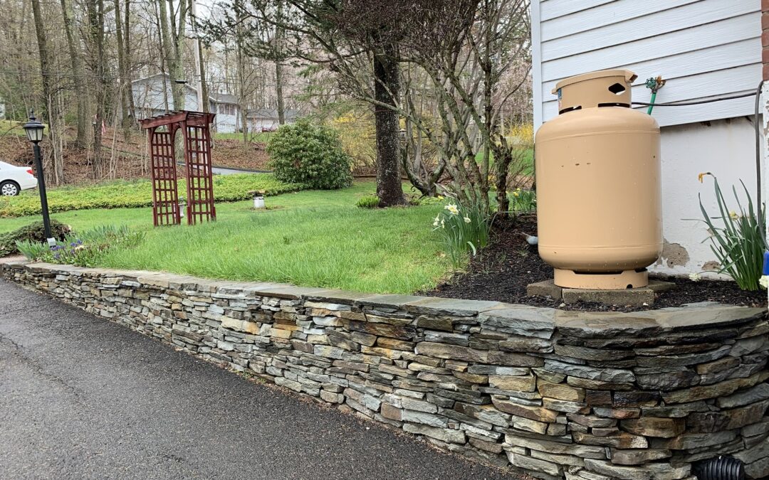 Woodbury, CT | Retaining Wall Contractor | Natural Stone Wall Builder